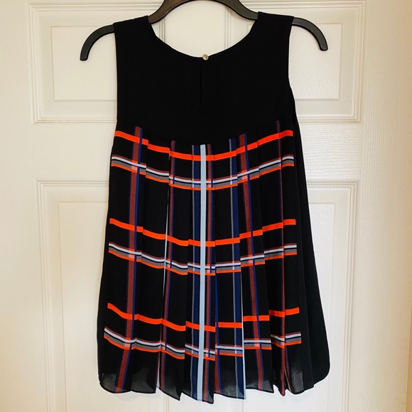 💥SALE 2 for $30 Vince Camuto Pleated Chiffon Top - Picture 2 of 4